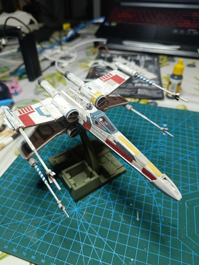 X-Wing Starfighter Bandai  No. 0191406 scale 1:72  2014