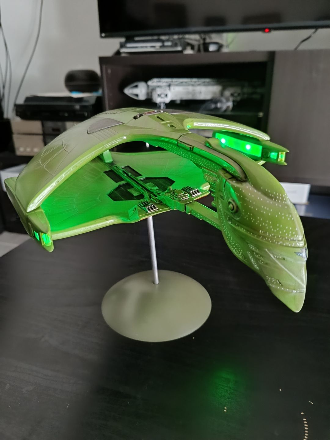 Romulan Warbird D’deridex Class Battle Cruiser AMT  No. 1125 scale 1:3200 2019