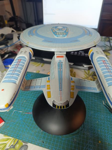 Building of the USS Enterprise NCC-1701-C from AMT 1332M 1:1400